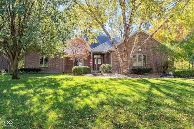 view of front of house featuring a front lawn