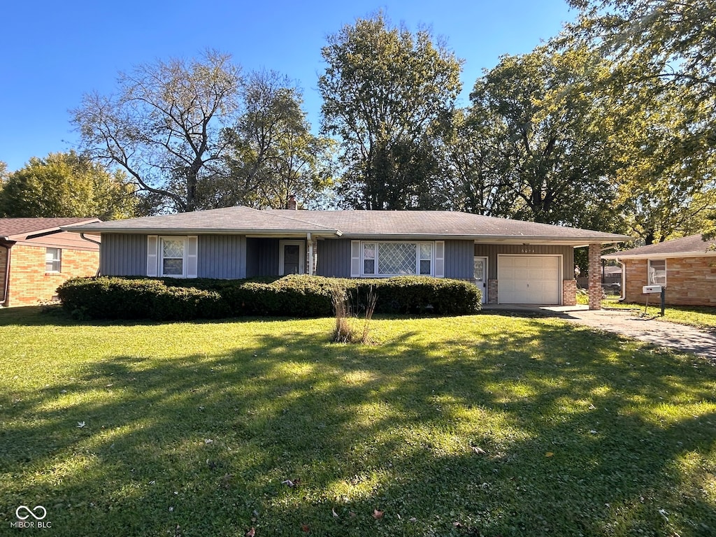 single story home featuring a front yard and a garage