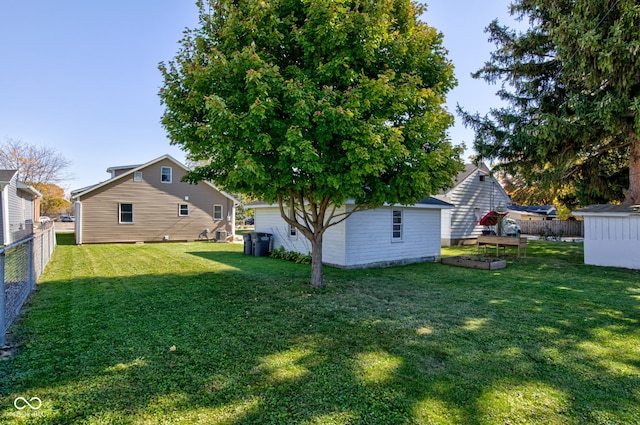 view of yard with a shed