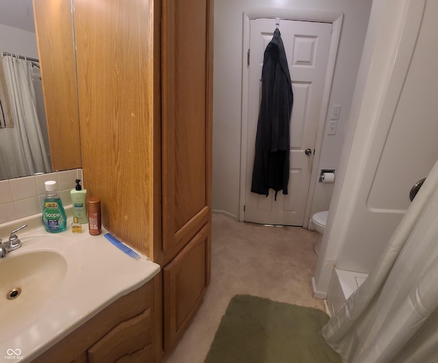 bathroom with a shower with shower curtain, toilet, and vanity