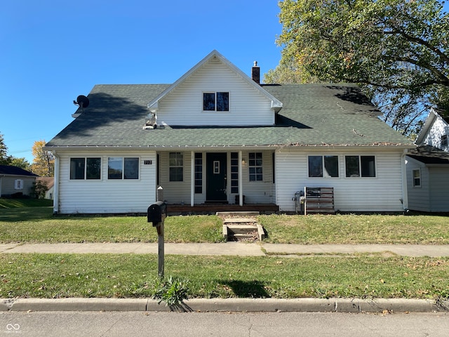 view of front facade featuring a front yard