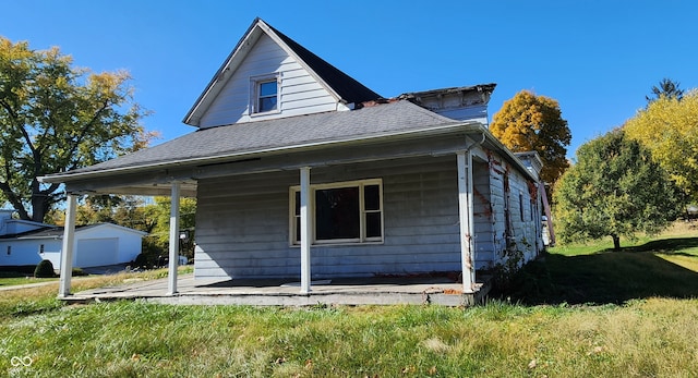 view of front of home with a front yard and a storage unit