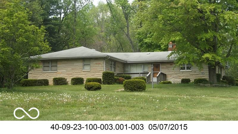 ranch-style home with a front yard