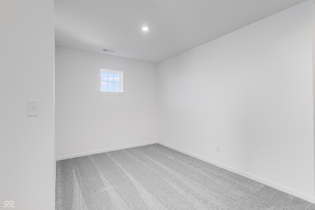 unfurnished room with carpet flooring