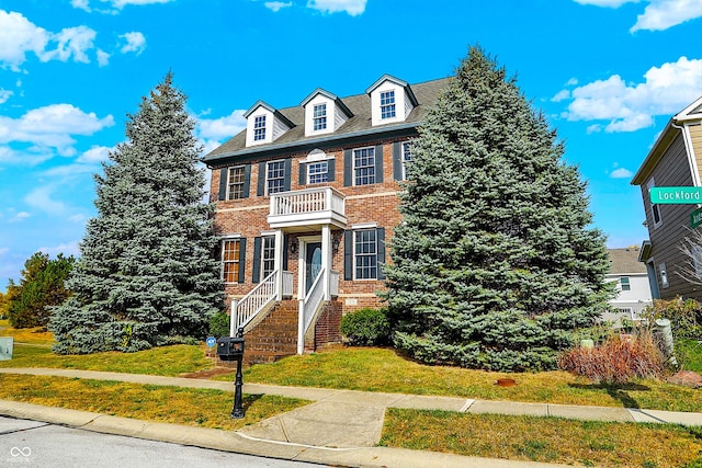 view of front of home with a front lawn