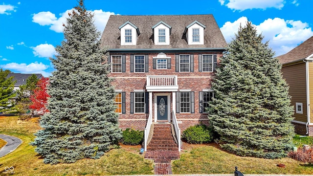 view of front of house with a front lawn