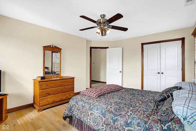 bedroom featuring ceiling fan, light hardwood / wood-style floors, and a closet