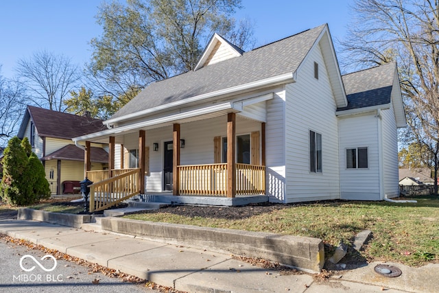 view of front facade featuring a front yard and covered porch