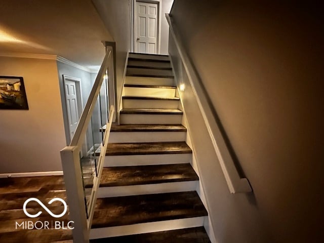 stairway featuring ornamental molding