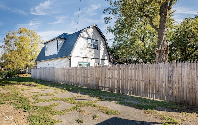 2221 E Michigan St, Indianapolis, IN 46201 - view of side of property with fence