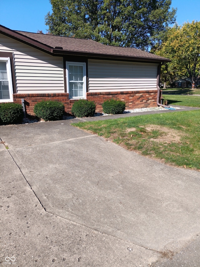 exterior space featuring a lawn