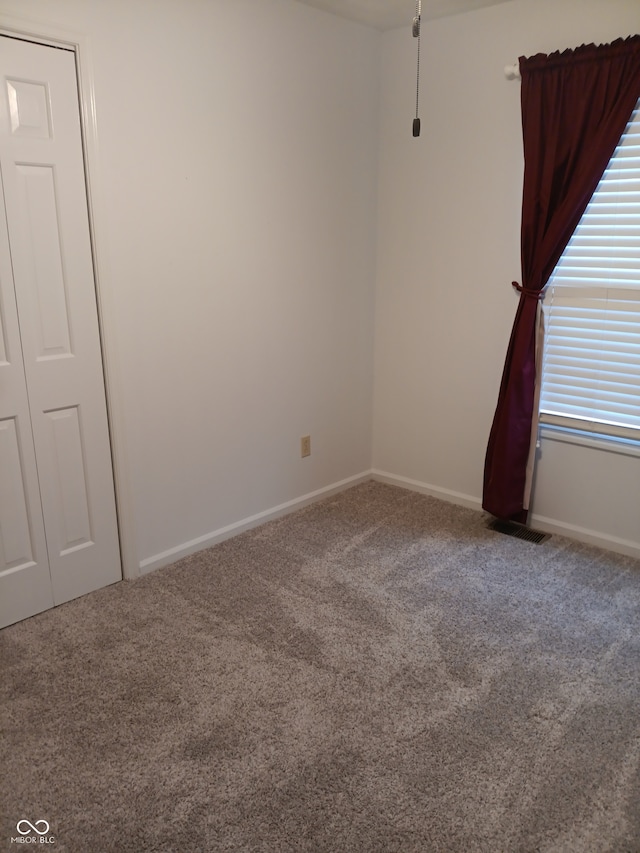 spare room featuring carpet floors