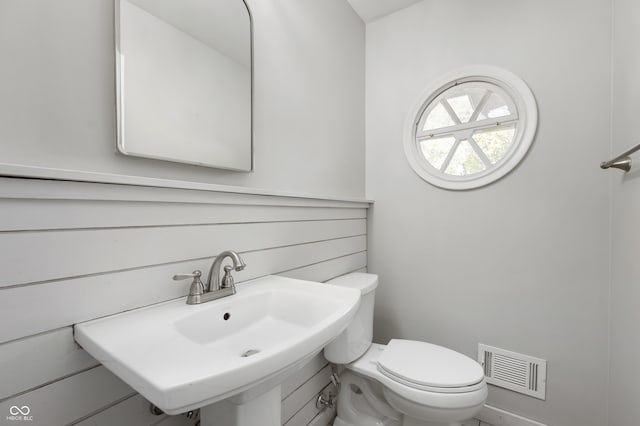 bathroom featuring sink and toilet