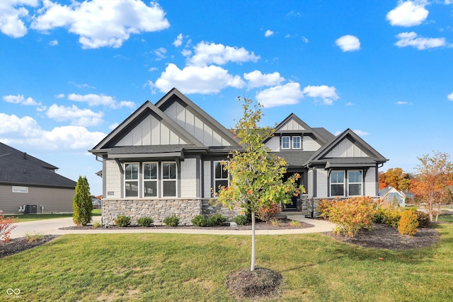 craftsman-style house featuring a front lawn and central air condition unit