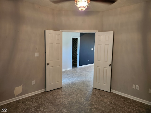 empty room featuring ceiling fan and a textured ceiling