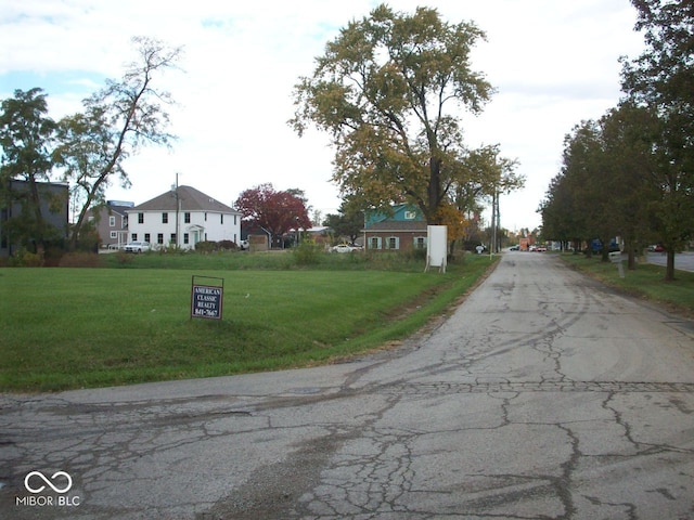 Listing photo 3 for 6752 Gentry St, Indianapolis IN 46250