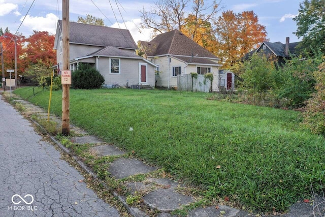 917 S 15th St, New Castle, IN 47362 - view of front of property featuring fence and a front yard