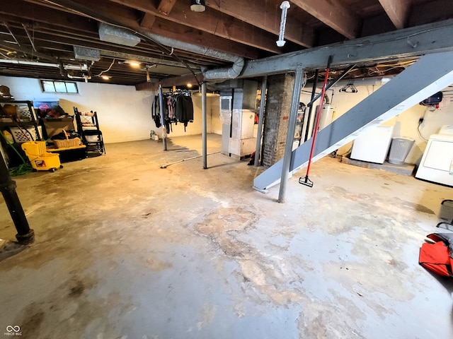 basement with heating unit and washer / clothes dryer