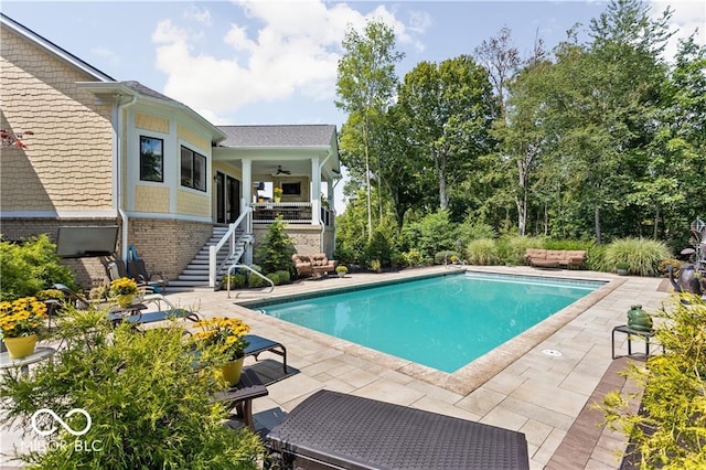 view of swimming pool with a patio area and ceiling fan