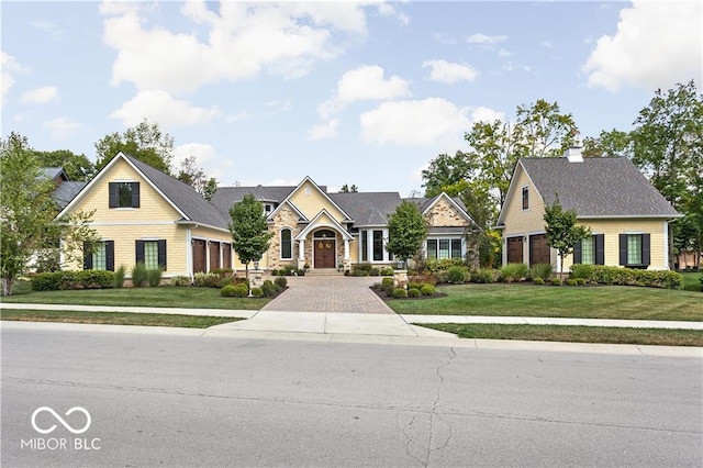 view of front of property with a front yard