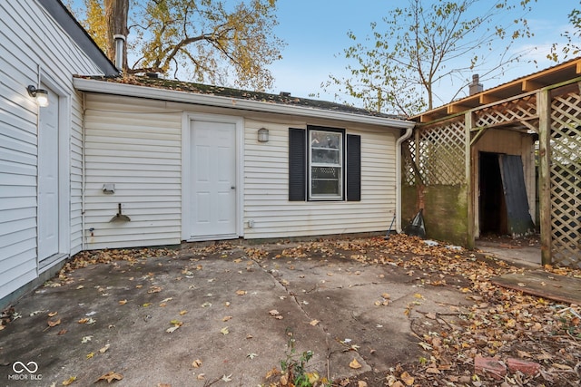 entrance to property featuring a patio area