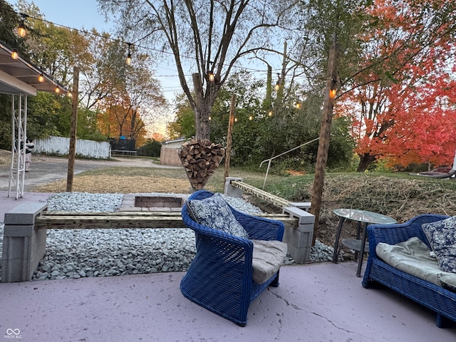 view of yard featuring a patio area