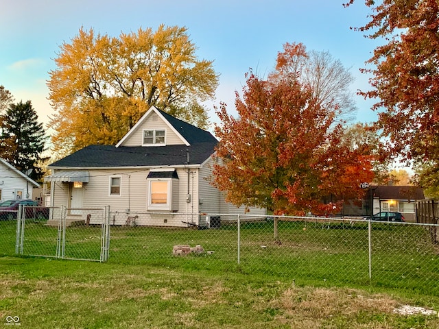 back of house featuring a yard