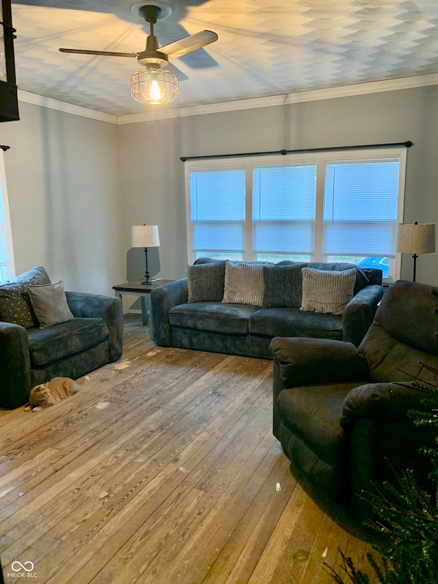 living room featuring crown molding, hardwood / wood-style floors, and ceiling fan