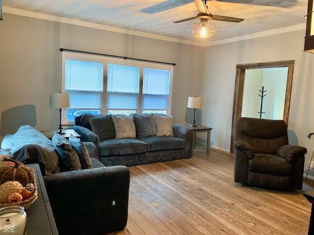 living room featuring crown molding, light wood-type flooring, and ceiling fan