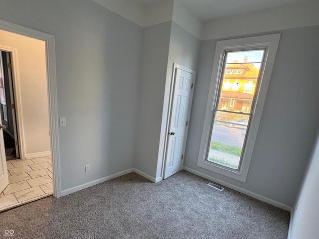 spare room featuring carpet floors