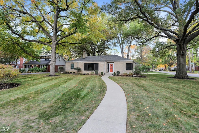 view of front of property with a front yard