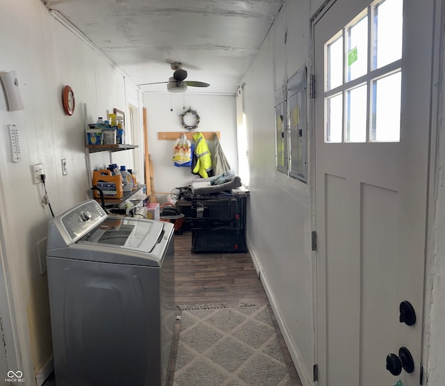 clothes washing area with ceiling fan, washing machine and dryer, and dark hardwood / wood-style flooring