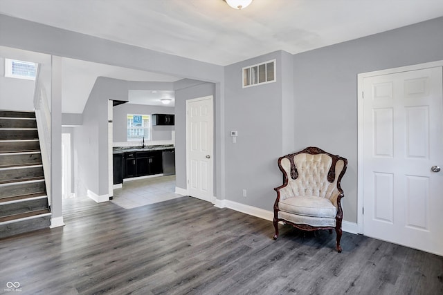 sitting room with sink and hardwood / wood-style floors