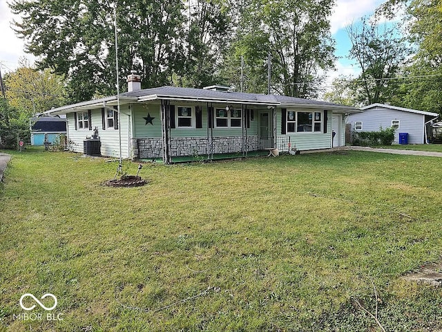 ranch-style house with covered porch and a front yard