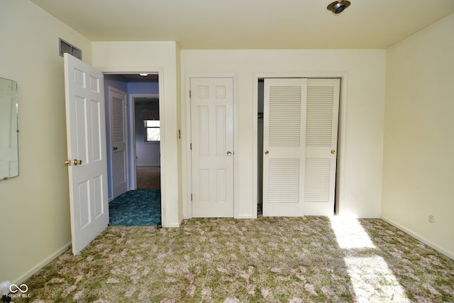 unfurnished bedroom featuring carpet