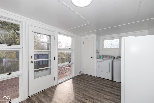 washroom with dark wood-type flooring and washing machine and dryer