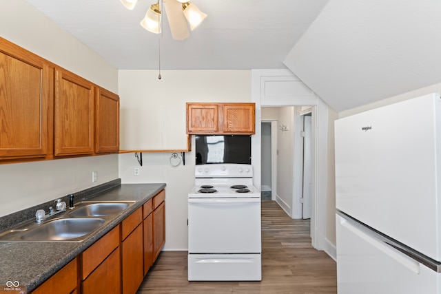 kitchen with sink, wood-type flooring, white appliances, and ceiling fan