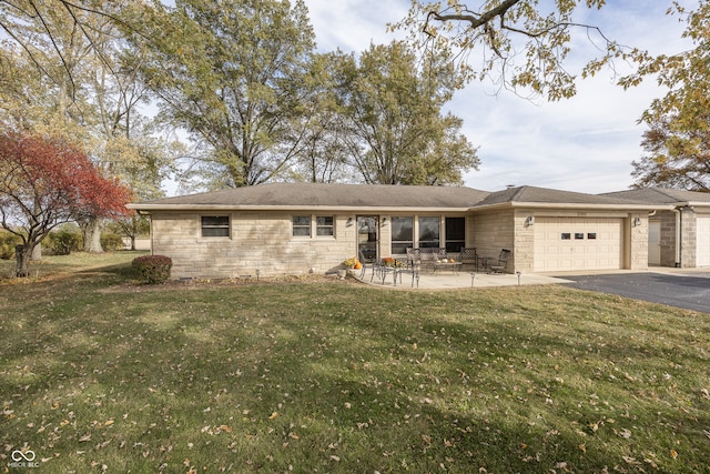 ranch-style house featuring a front lawn and a garage