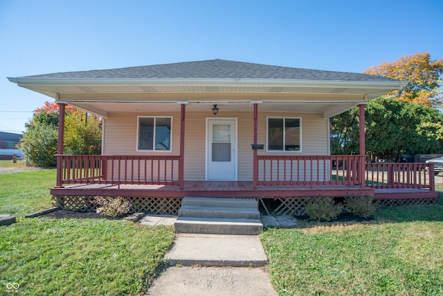 view of front of home with a front lawn