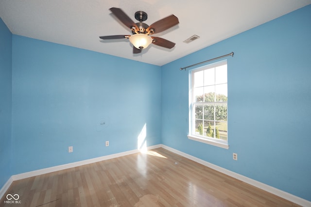 unfurnished room featuring light hardwood / wood-style flooring and ceiling fan