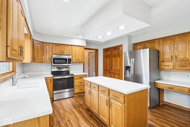 kitchen featuring sink, a center island, stainless steel appliances, and dark hardwood / wood-style floors