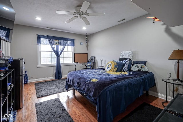 bedroom with hardwood / wood-style flooring and ceiling fan