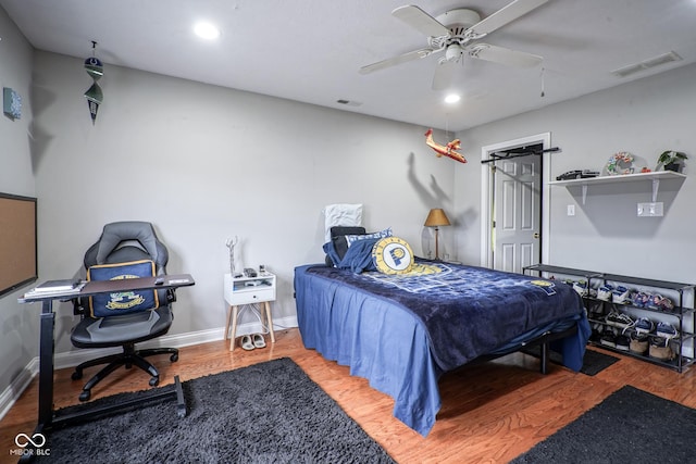 bedroom with hardwood / wood-style flooring and ceiling fan