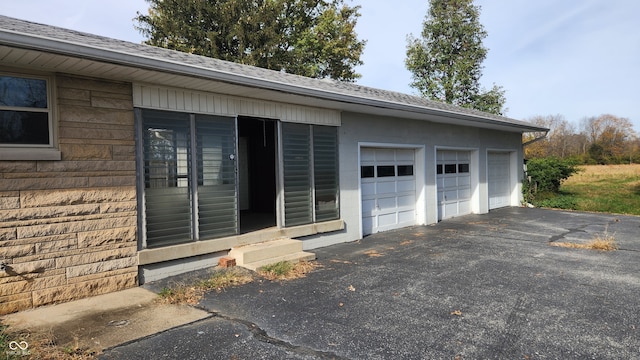 2620 Wicker Rd, Indianapolis, IN 46217 - view of garage