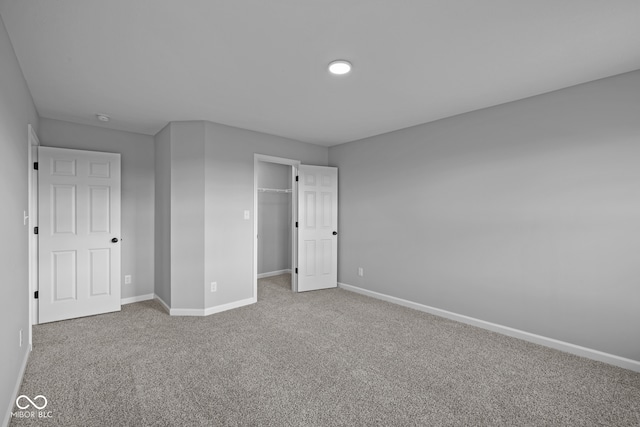 unfurnished bedroom with carpet flooring and a closet