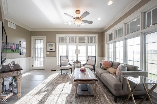 sunroom with ceiling fan