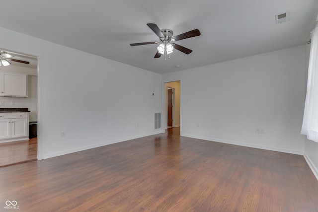 unfurnished room with dark wood-type flooring and ceiling fan