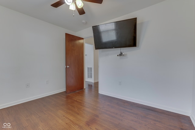 empty room with dark wood-type flooring and ceiling fan