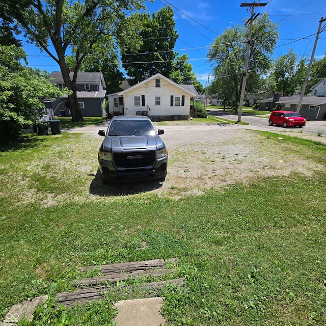 709 W Riverside Ave, Muncie, IN 47303 - view of grassy yard