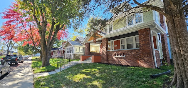 view of front of house with a front lawn